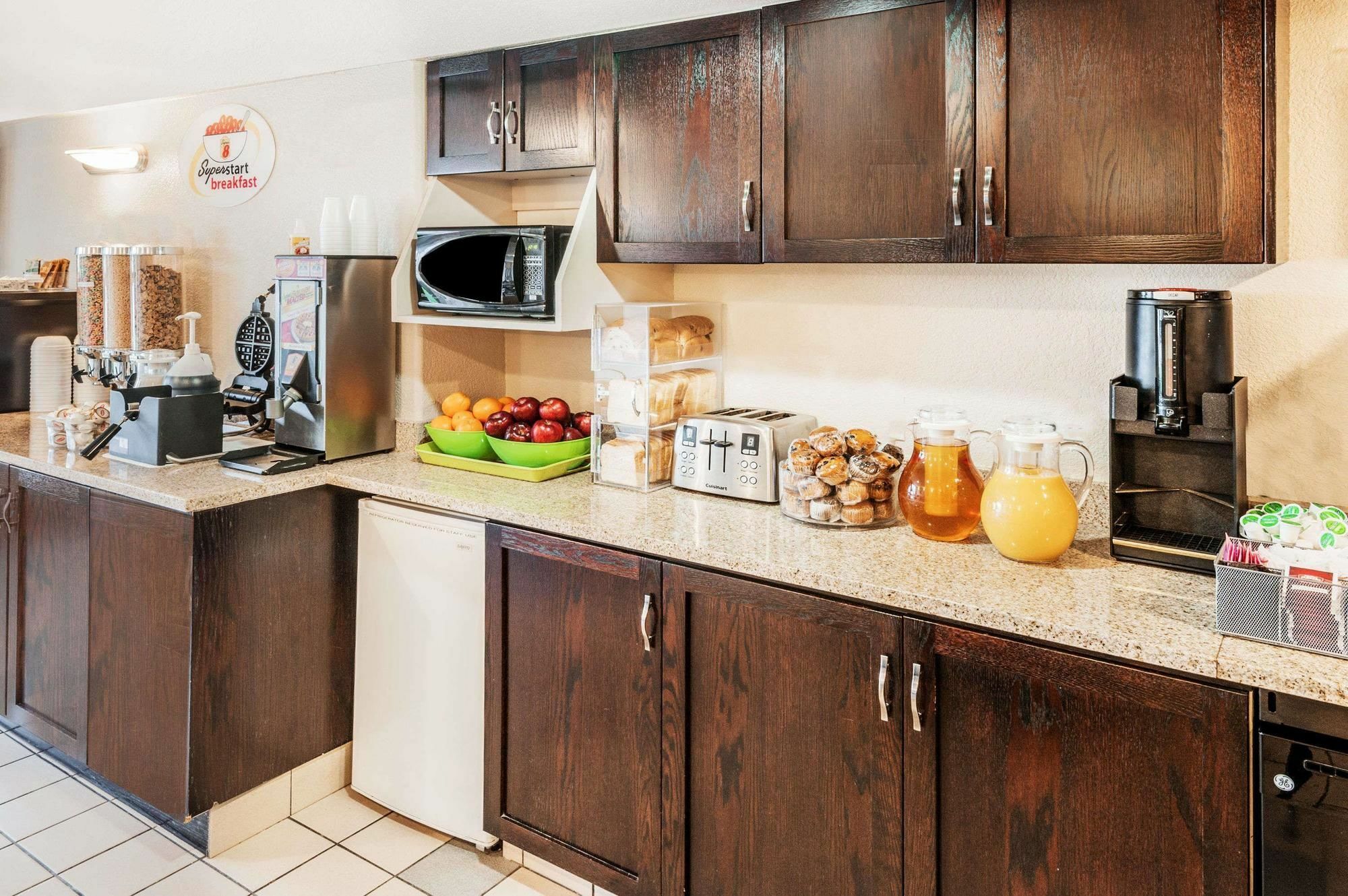 Homestay Express Airdrie Ngoại thất bức ảnh