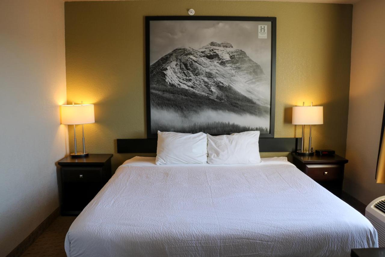 Homestay Express Airdrie Ngoại thất bức ảnh