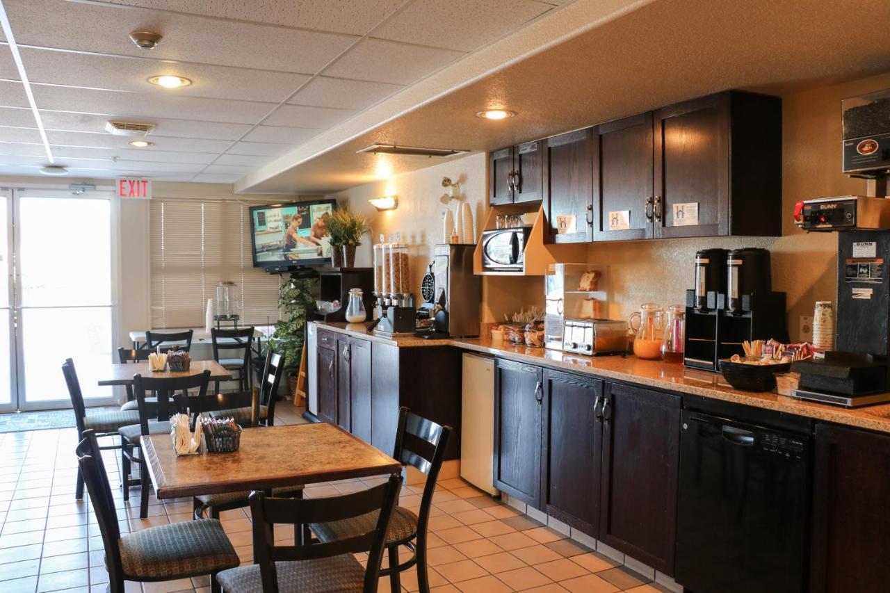 Homestay Express Airdrie Ngoại thất bức ảnh